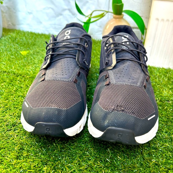 On Cloud 5 Sneakers in Black /white men size  12 gently used - Picture 10 of 16